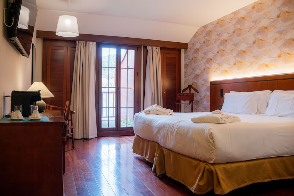 Superior Double Room, Balcony, River View