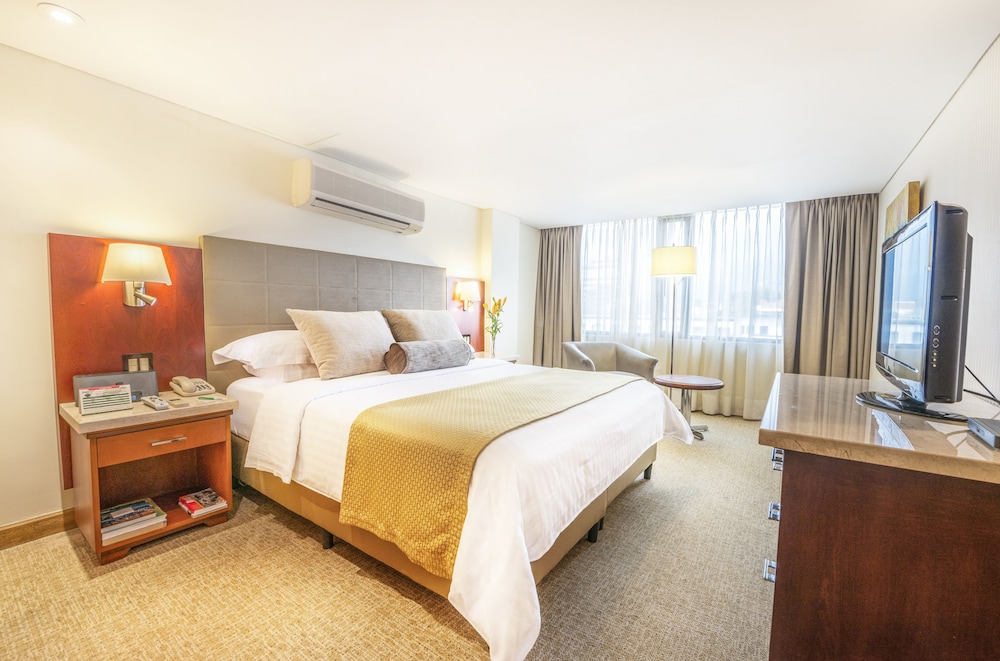 Executive Room, 1 King Bed - Photo 1