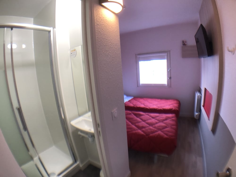 Standard Room, 2 Twin Beds - Photo 11