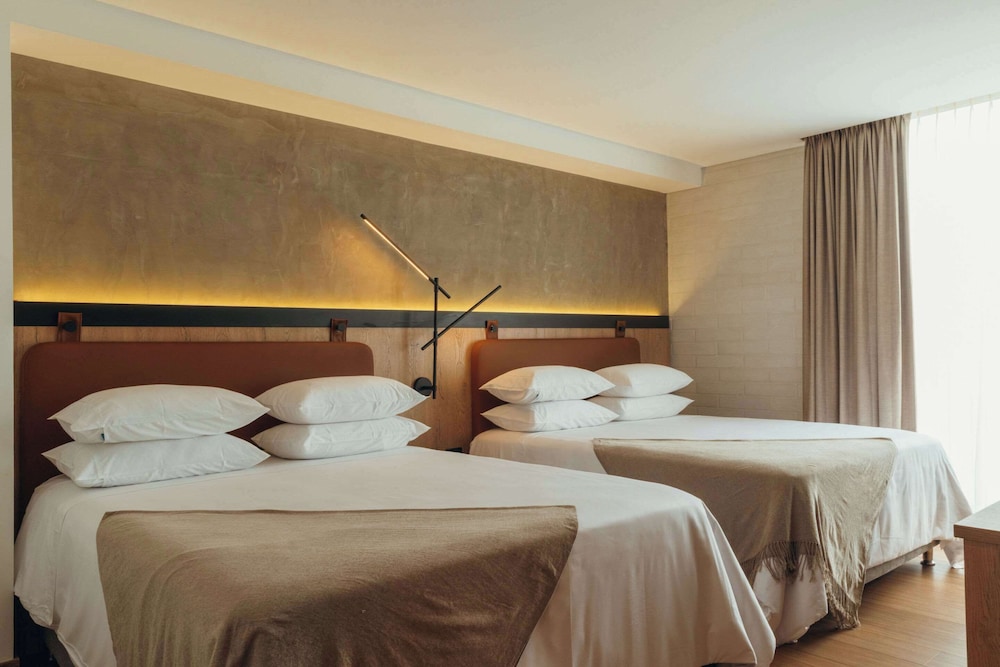 Standard Room, 2 Queen Beds, Non Smoking