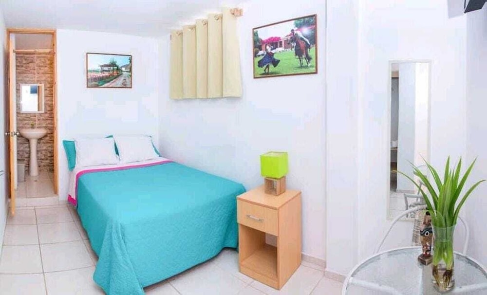 Standard Room, 1 Queen Bed photo 3