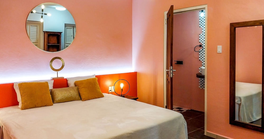 Classic Room, 1 King Bed - Photo 2