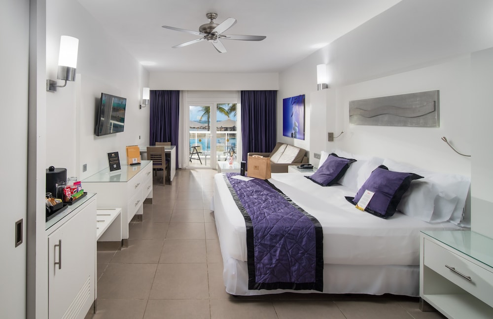 Junior Suite, Oceanfront (elite Club, B2c-us)