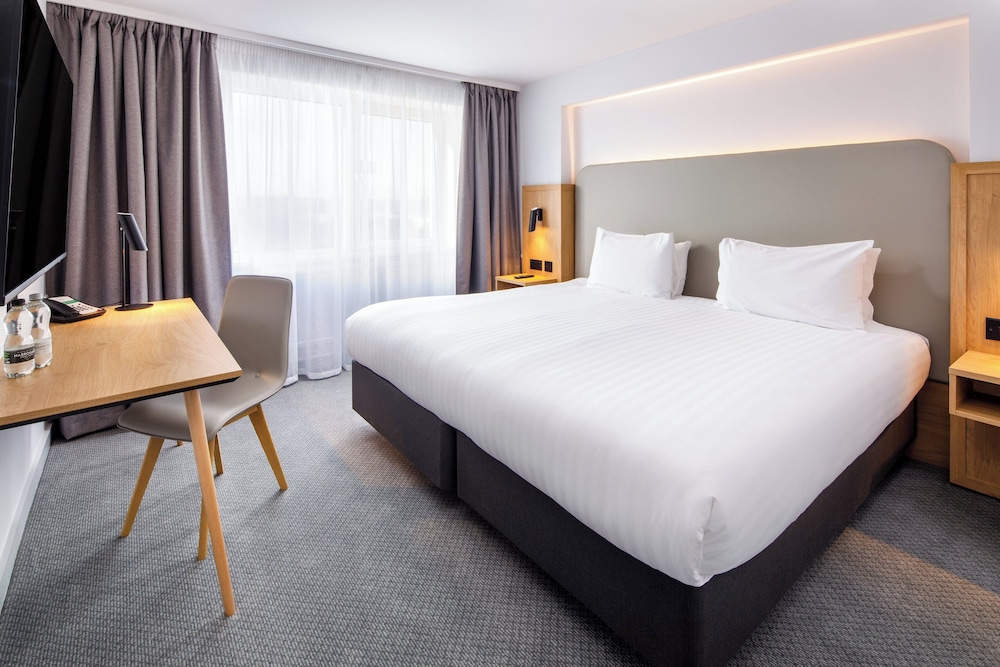Standard Room, 1 King Bed - Photo 1