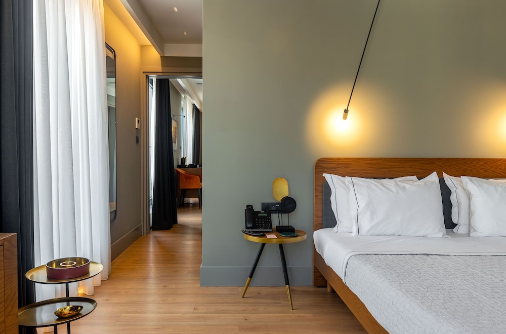 Epic 2 Bedroom Suite with Balcony with Acropolis View photo 2