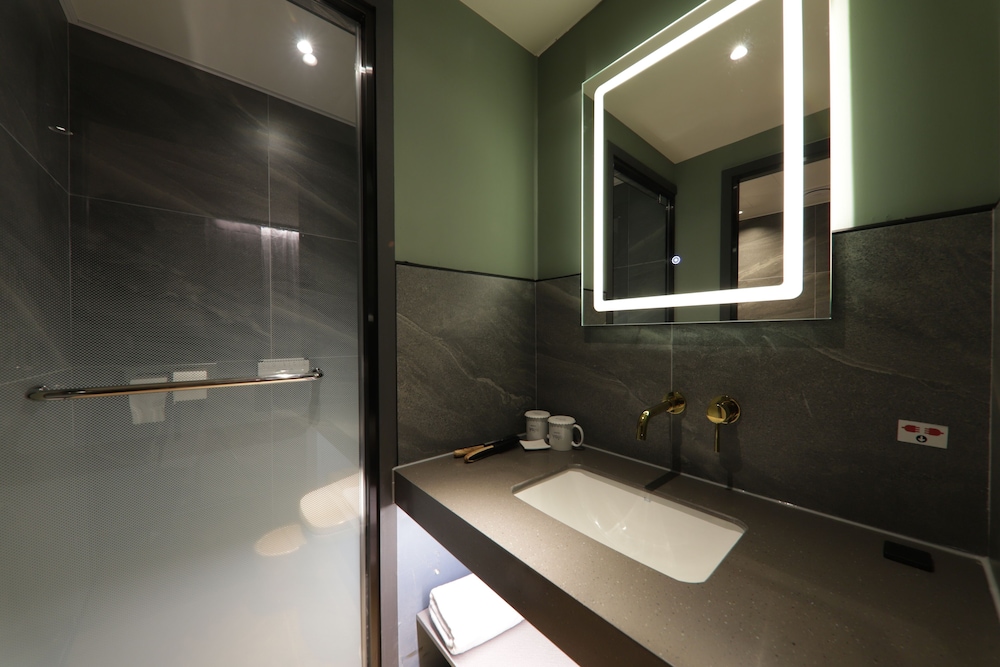 Suite - Photo 5