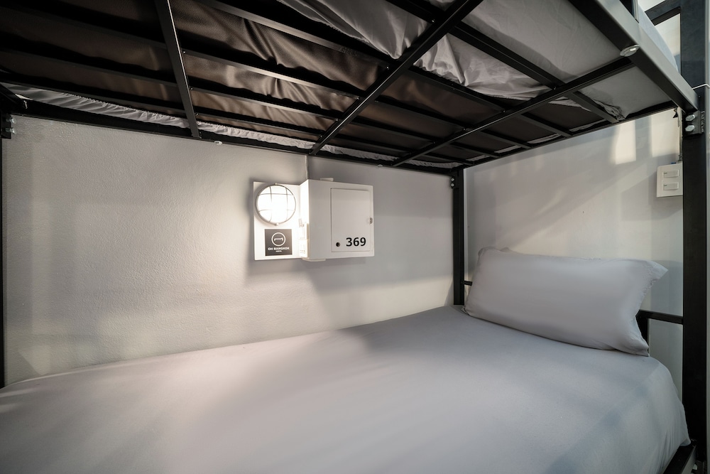 Bed in 10-Bed Dormitory No Curtains (360) photo 3