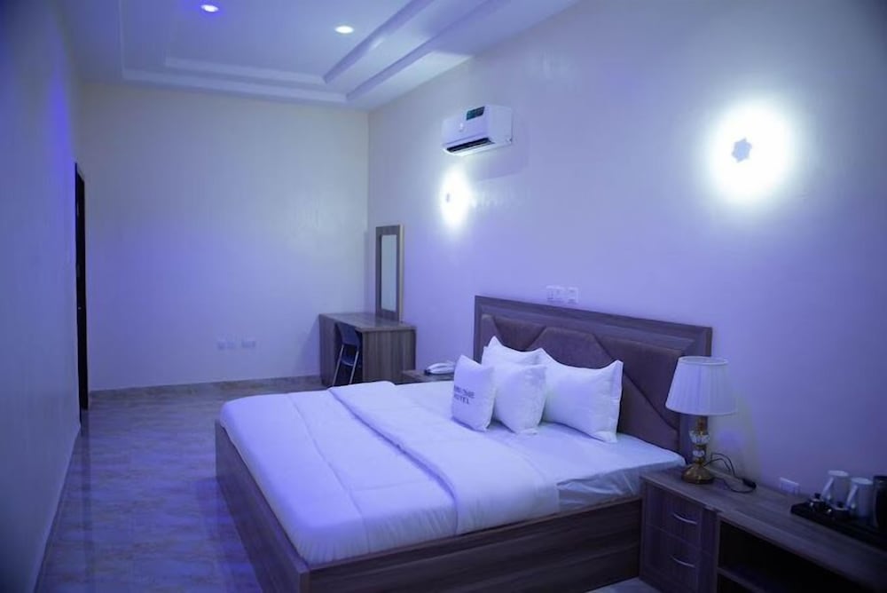 Family Room, Balcony, City View photo 3