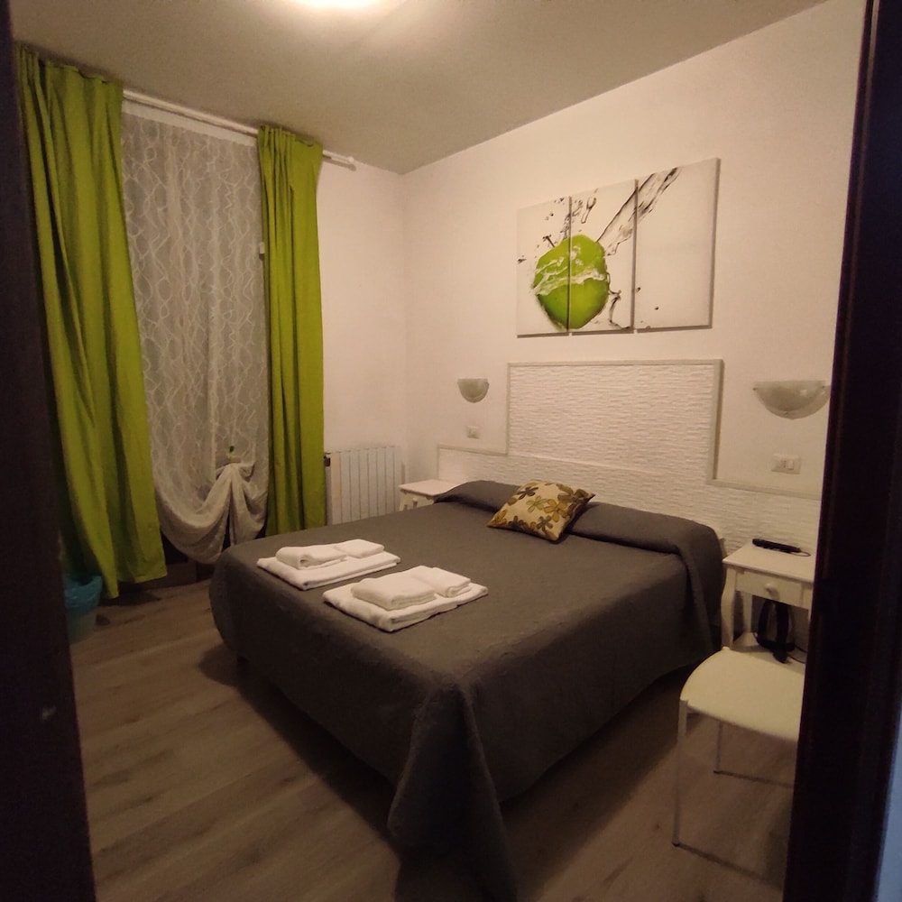 Basic Double Room, 1 Double or 2 Twin Beds, Non Smoking - Photo 21
