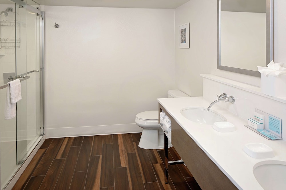 Suite, 1 King Bed, Non Smoking - Photo 4