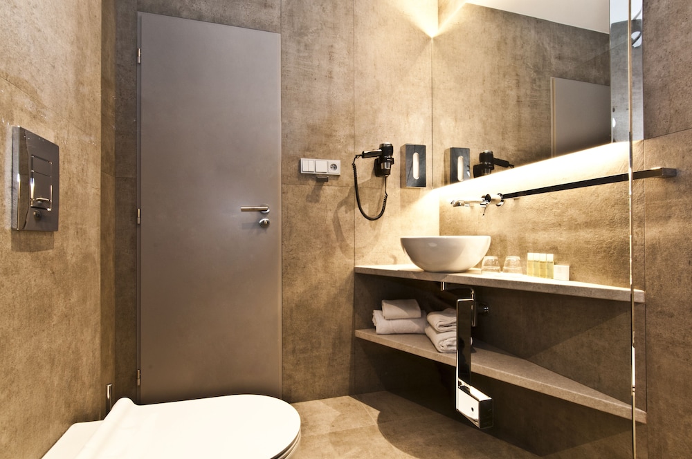 Executive Studio Suite thumbnail 5