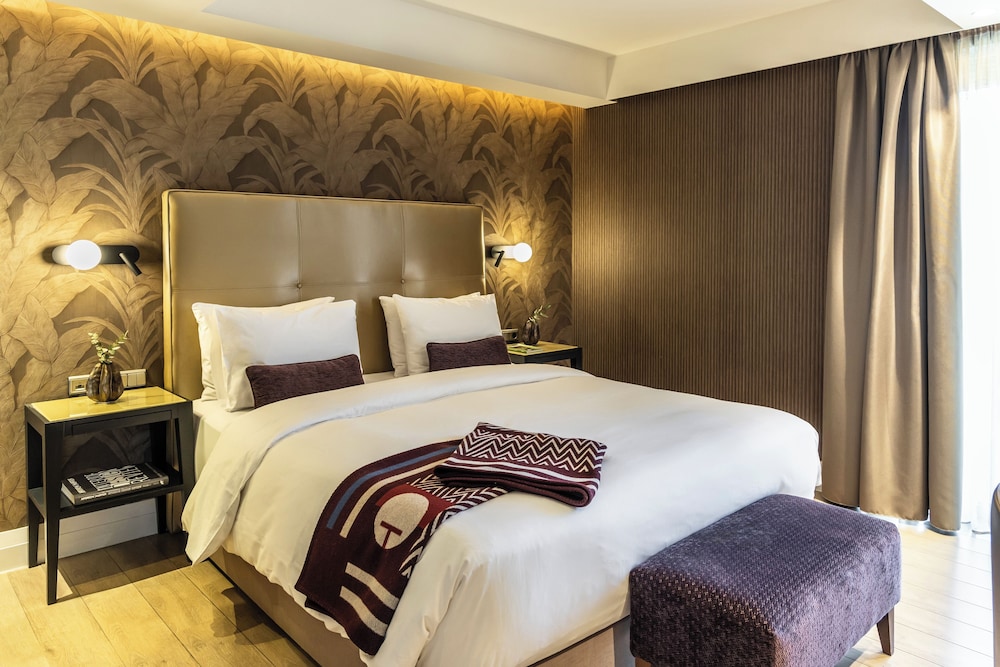 Deluxe Double or Twin Room - Photo 6