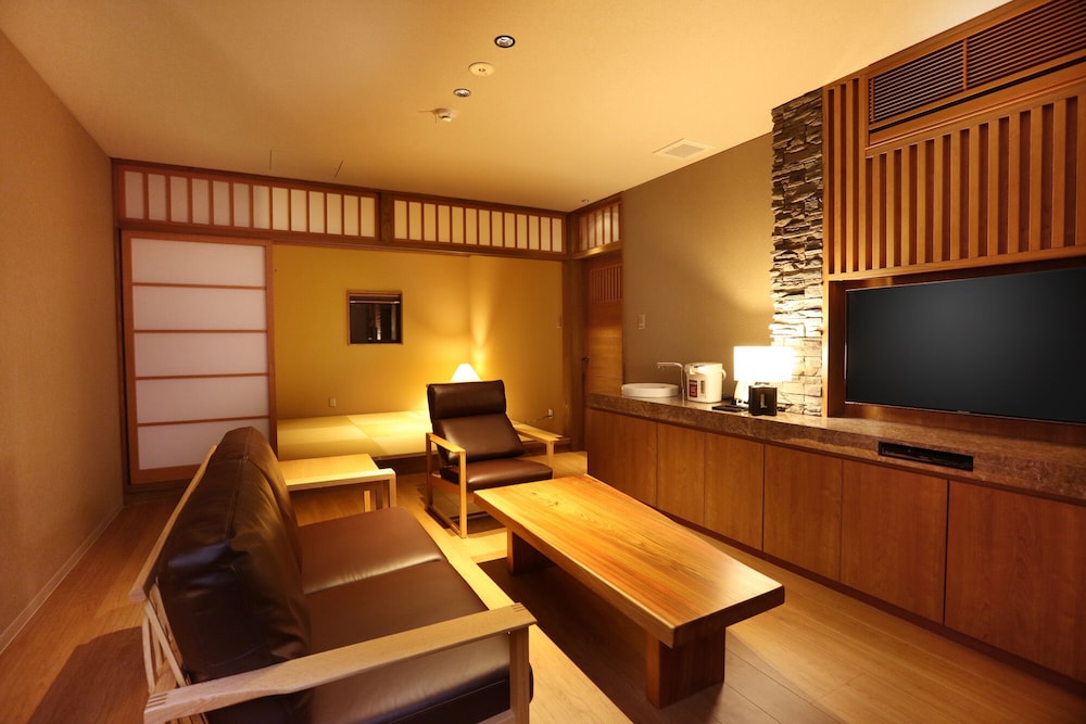 Superior Quadruple Room, Non Smoking, Mountain View photo 1