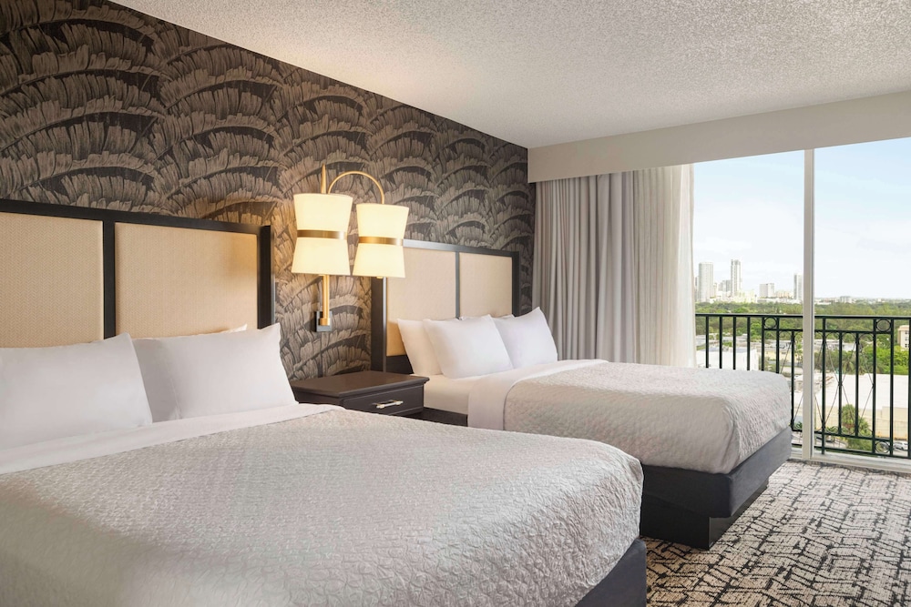 Suite, 2 Queen Beds, Balcony - Photo 3