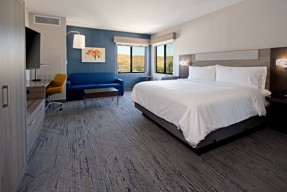 Suite, 1 King Bed - Photo 1