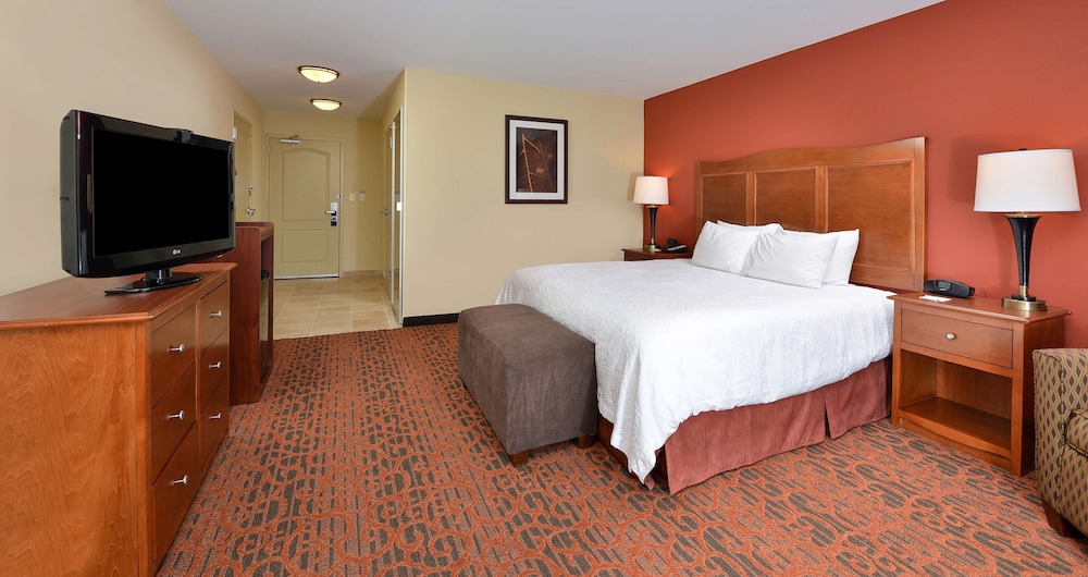 Room, 1 King, Hearing Accessible - Photo 2