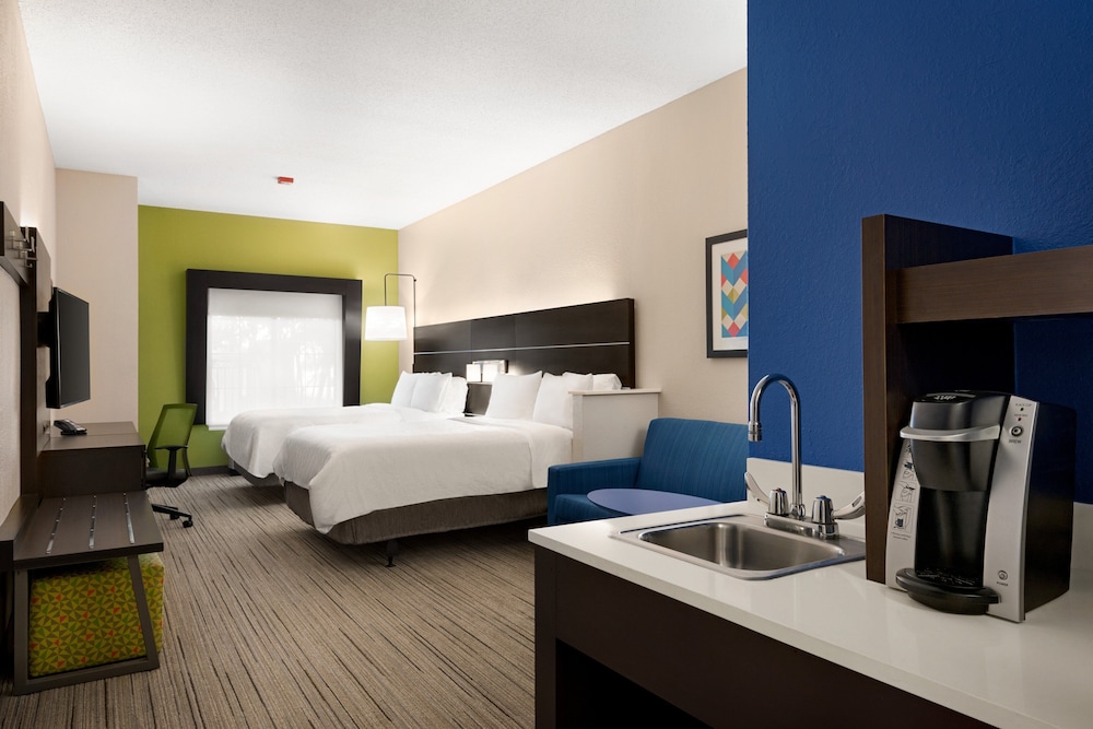 Suite, 2 Queen Beds (Living Area) - Photo 1