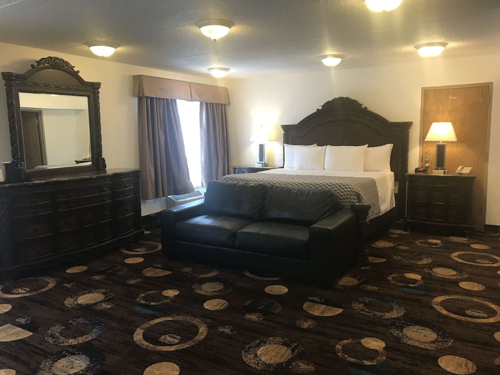 Standard Suite, 1 King Bed photo 1