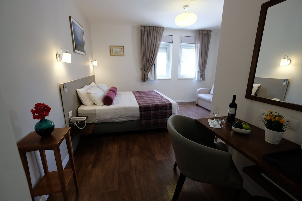 Classic Double Room, 1 King Bed with Sofa bed, Garden View