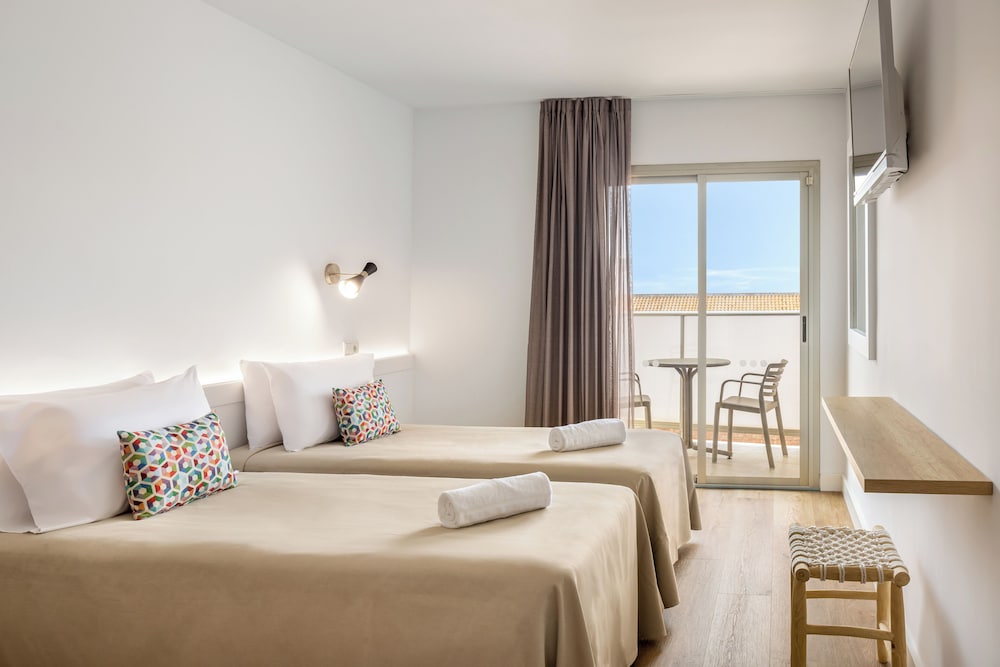 Twin Room (2 adults) - Photo 4
