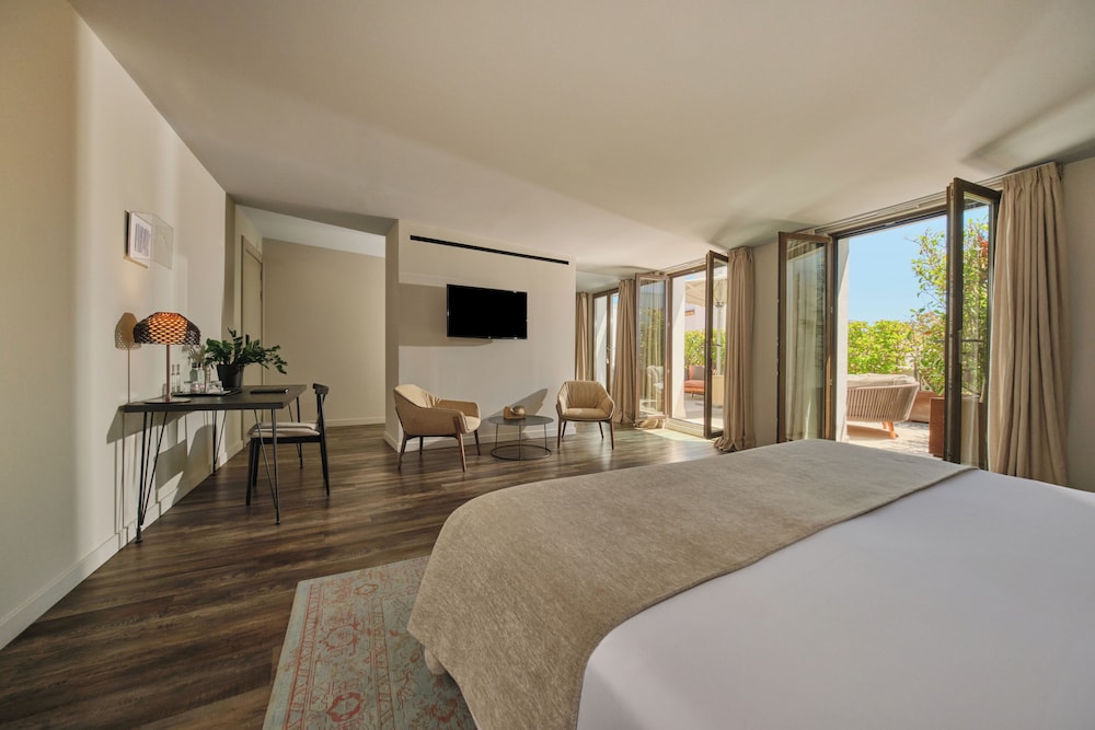 Luxury Suite, 1 King Bed, Terrace
