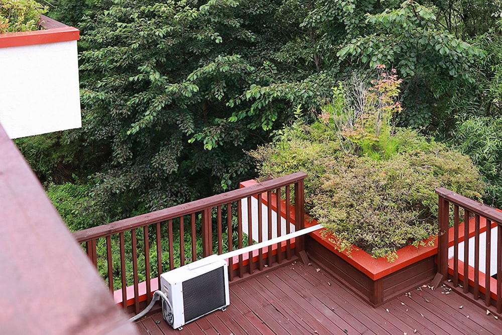Terrace House photo 3