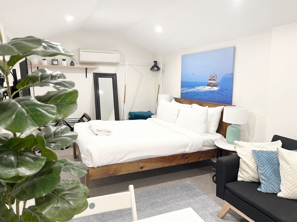 City Studio Suite, Private Bathroom, Courtyard Area