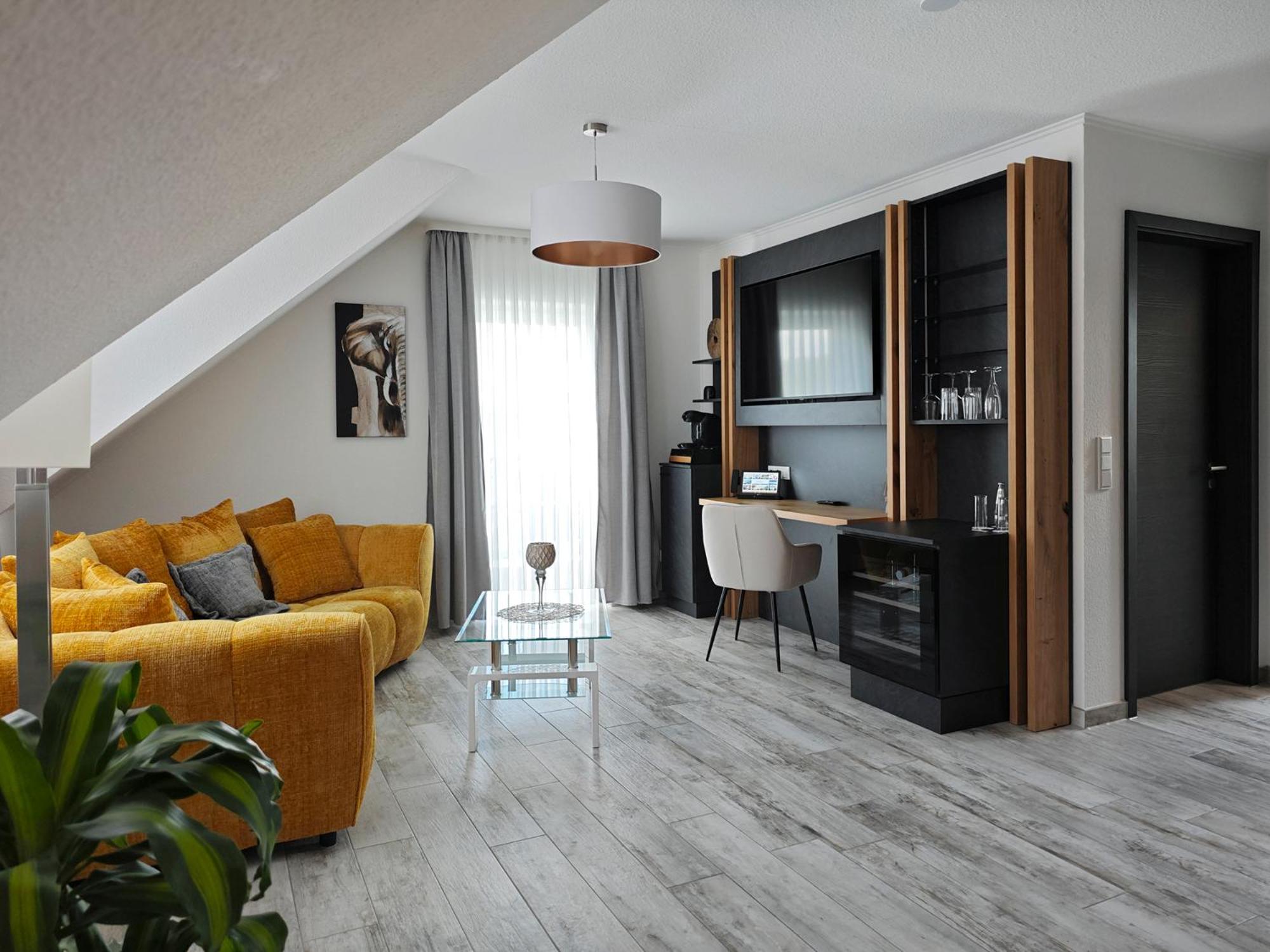 Suite with Lake View - Photo 4