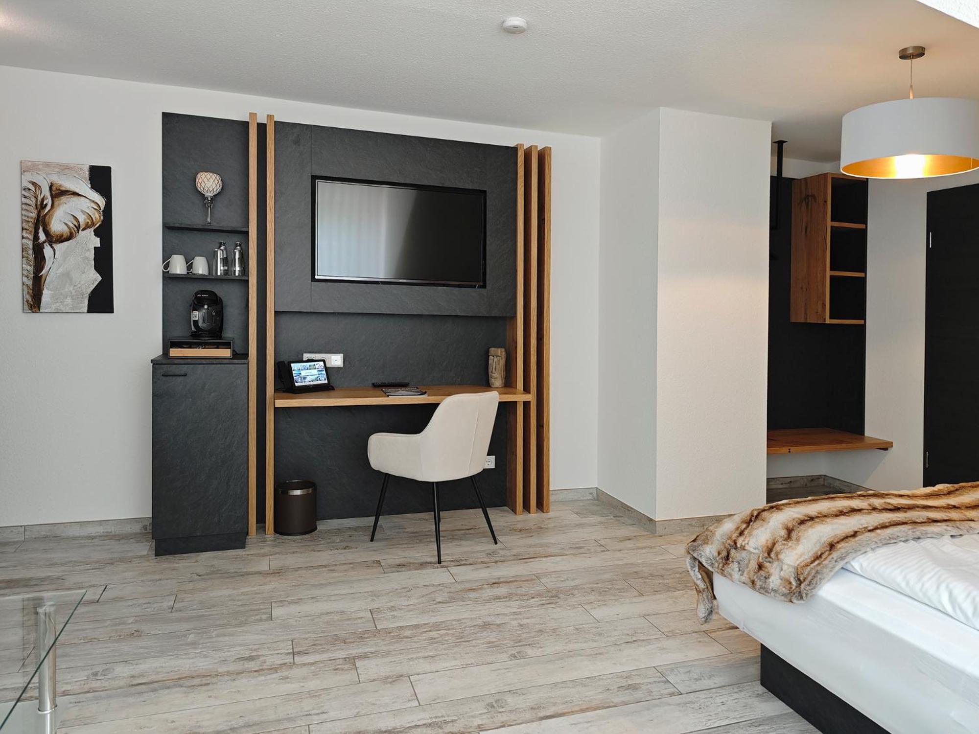 Deluxe Family Room - Photo 2