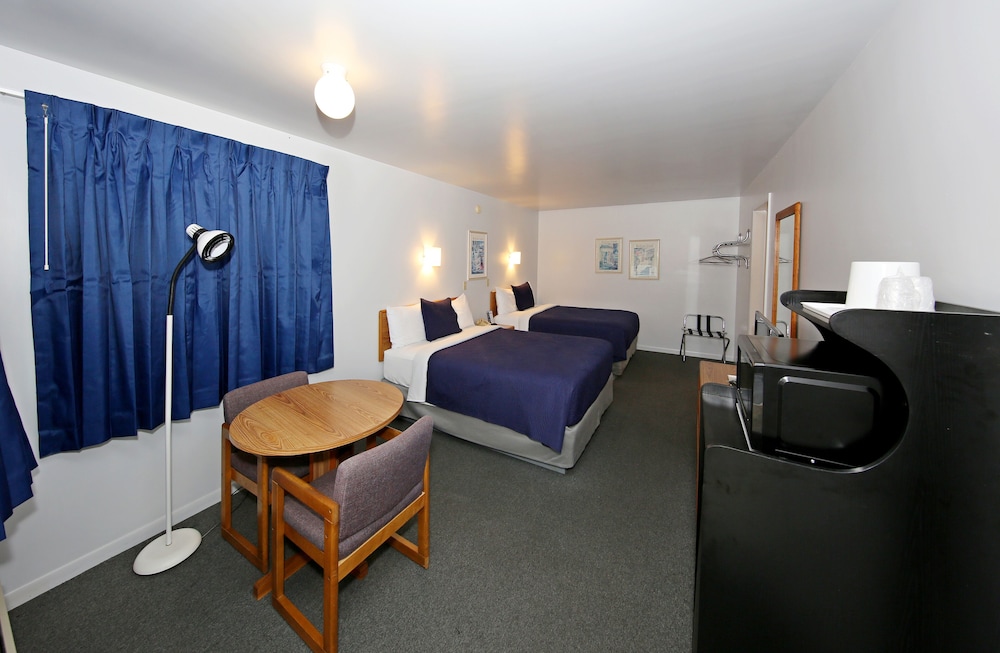 Standard Room, 2 Queen Beds photo 1