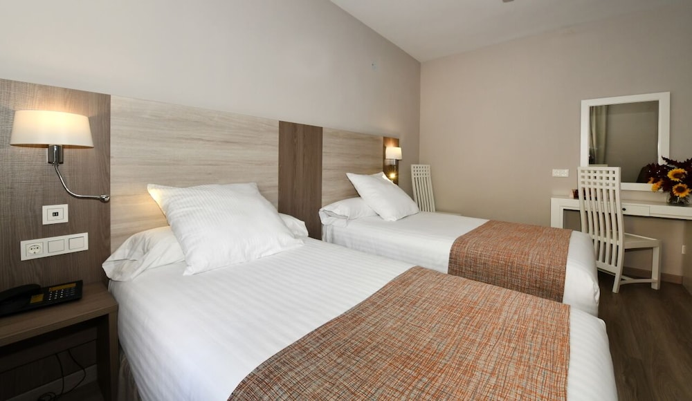 Double or Twin Room - Photo 1