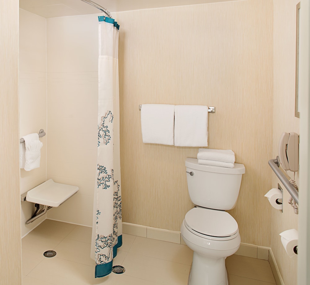 Deluxe Double Room, 2 Bedrooms (Mobility Accessible, Roll-In Shower) - Photo 3
