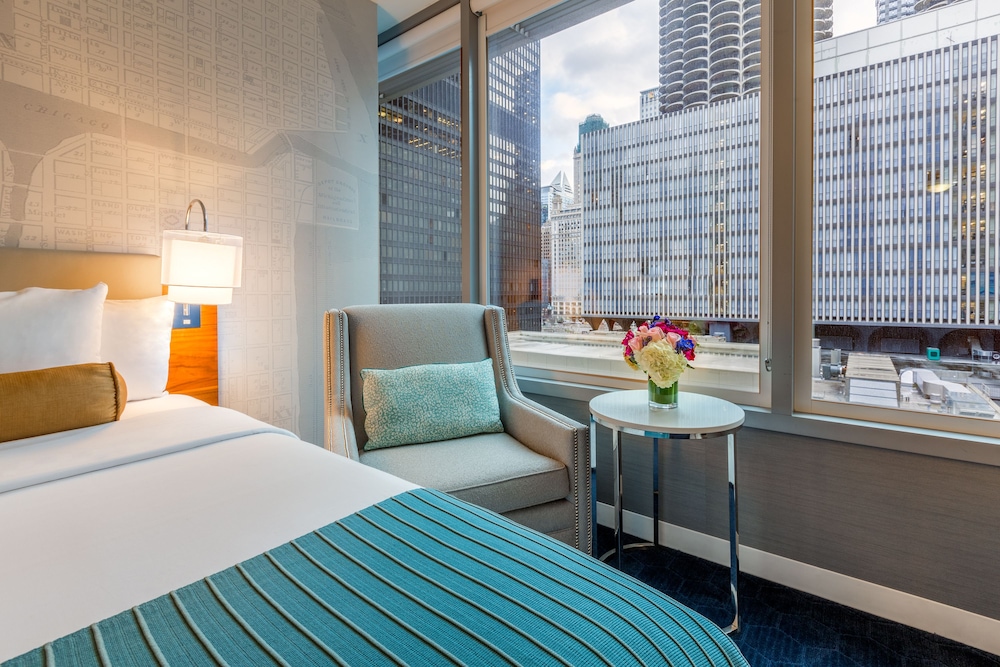 Deluxe Room, 1 King Bed, Non Smoking, City View - Photo 2