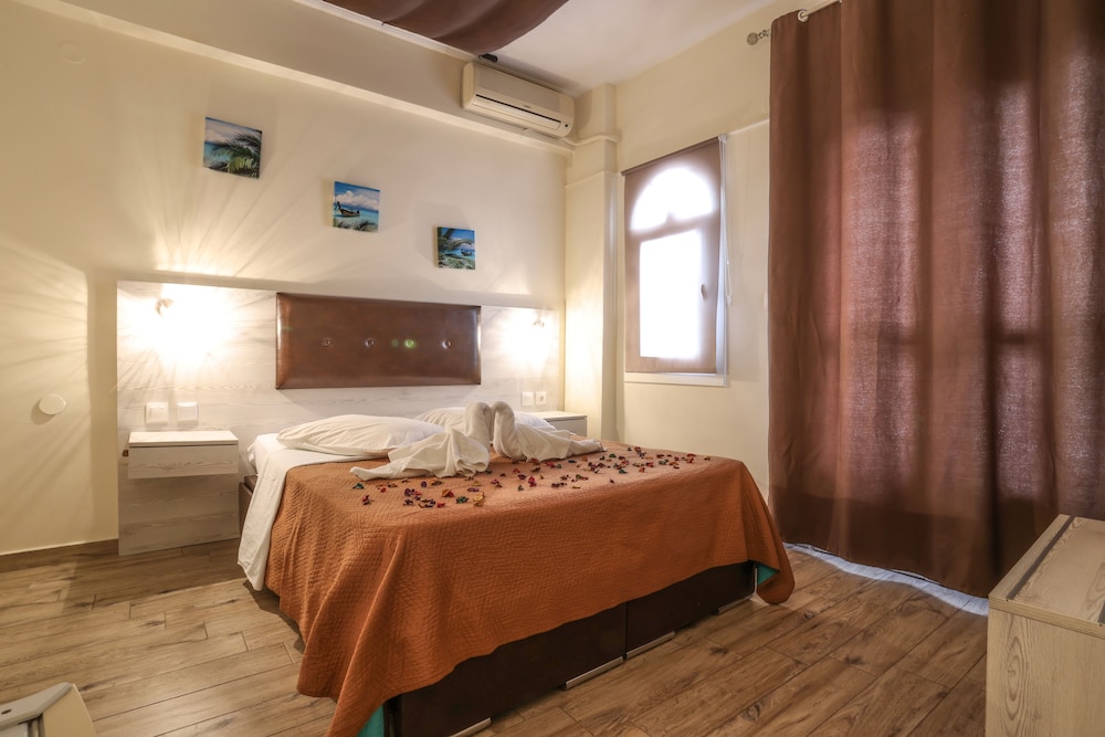 Basic Twin Room, 1 Double Bed