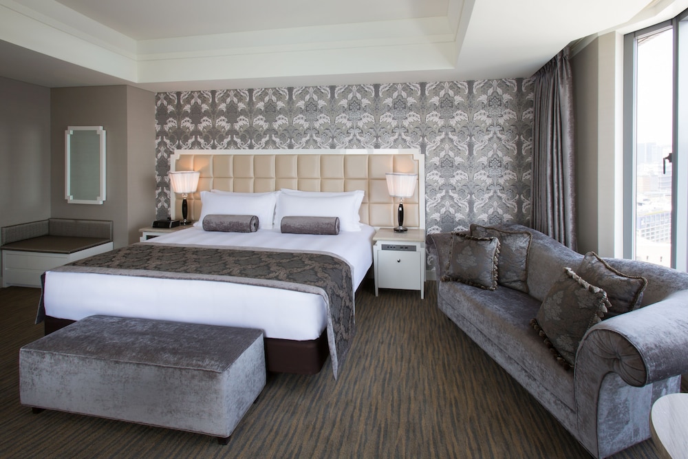 Junior Suite, 1 King Bed, Club Lounge Access, River View photo Junior Suite, 1 King Bed, Club Lounge Access, River View photo