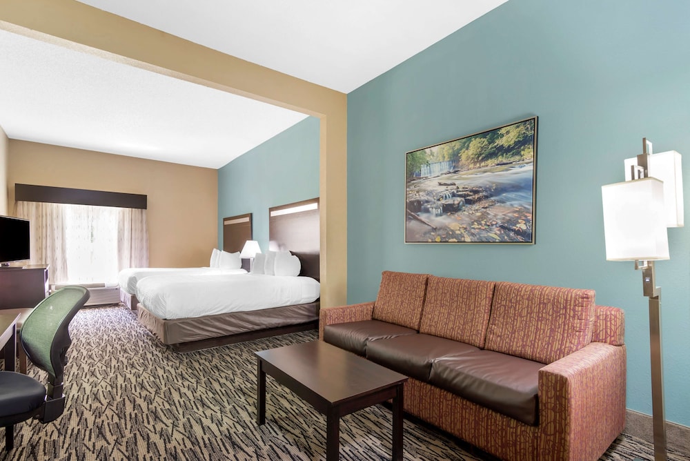 Suite, 2 Queen Beds, Non Smoking, Microwave photo 3