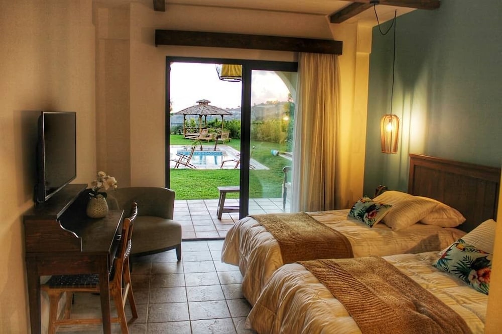 Comfort Double or Twin Room, Pool View