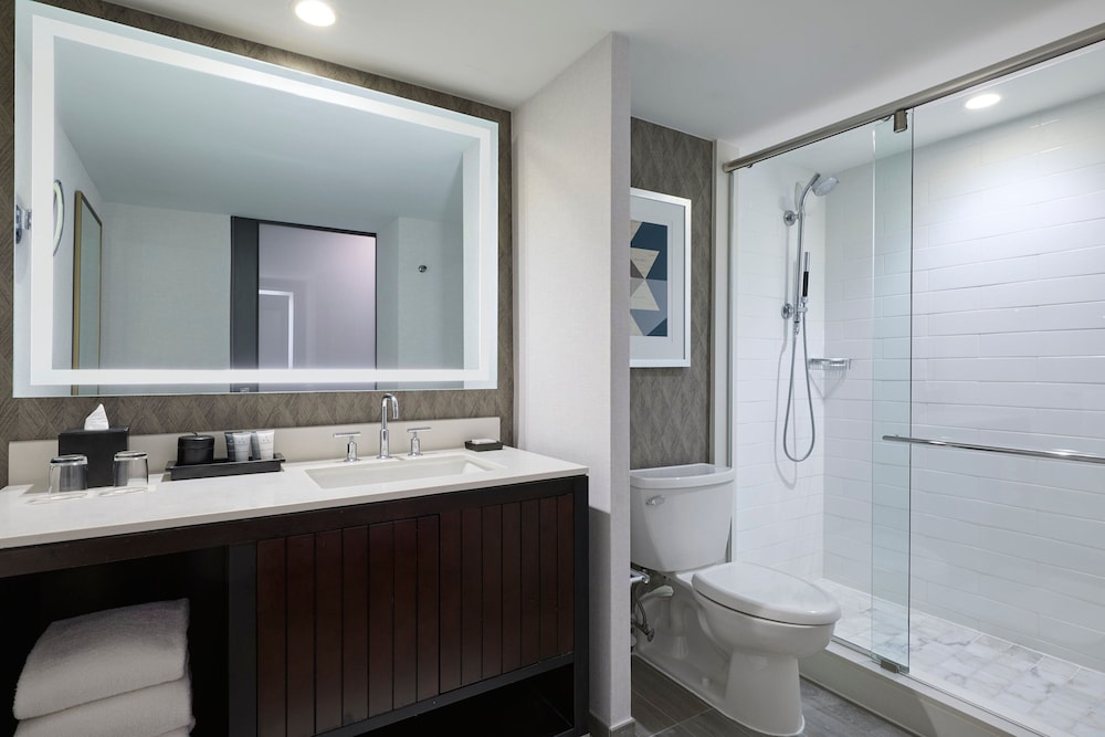 Executive Lounge Room, 1 King Bed, Non Smoking (High Floor, Lounge Access) - Photo 7