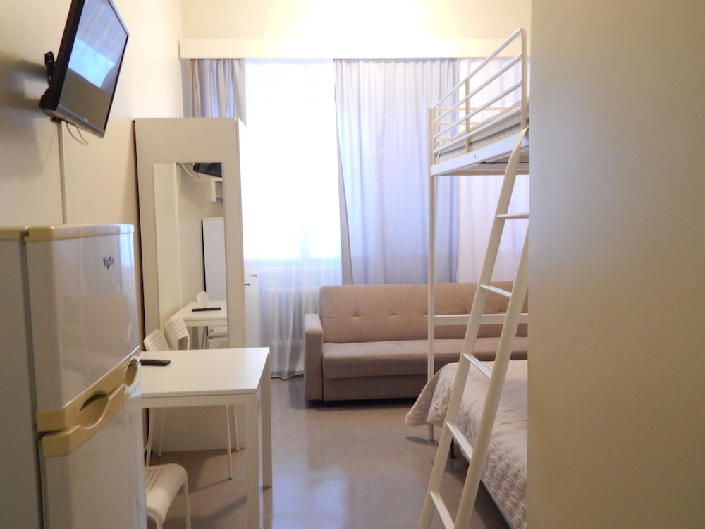 Basic Twin Room, Shared Bathroom - Photo 7