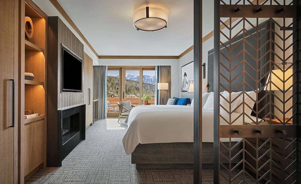 Deluxe Peak Two Bedroom Suite
