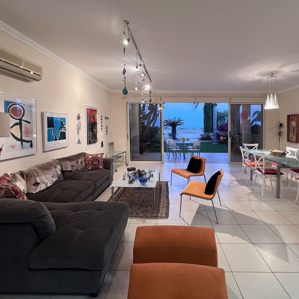 Villa photo 1