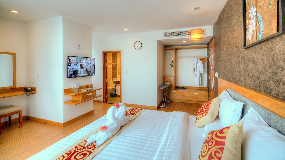 Deluxe Double Room, 1 Double Bed, Non Smoking, City View photo 1