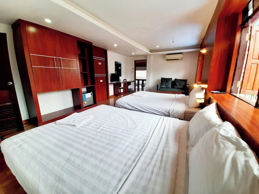 Deluxe Quadruple Room - Photo 5