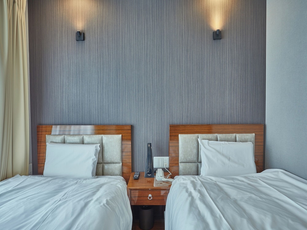 Twin Room - Photo 6