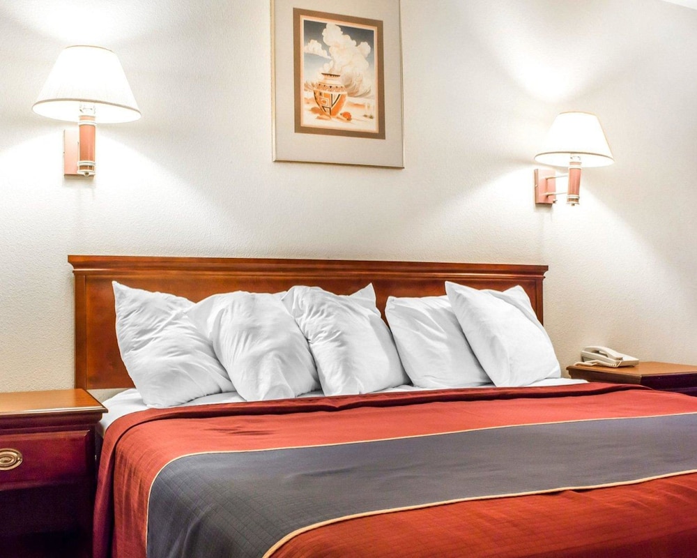 Standard Room, 1 King Bed - Photo 2