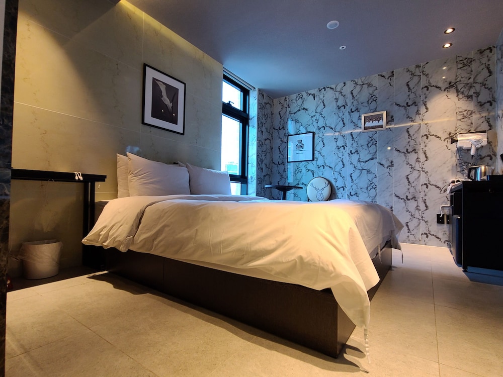 Deluxe Room - Photo 3