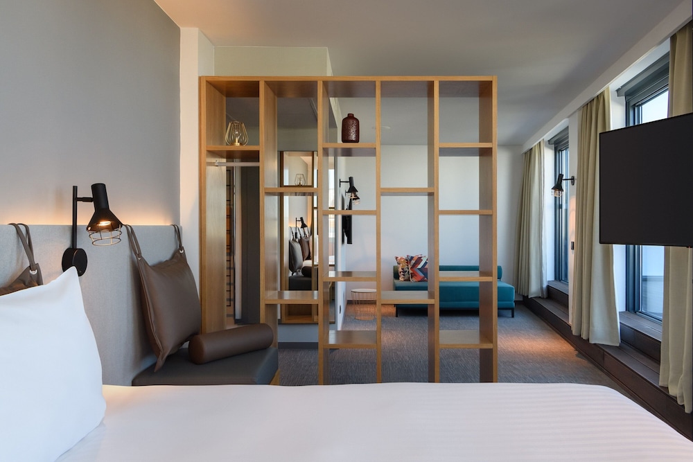 Room, 1 Queen Bed with Sofa bed photo 2