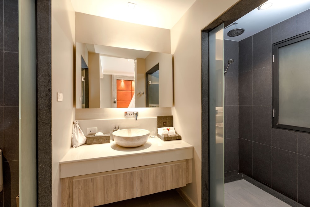 Sea View Honeymoon Suites - Photo 12