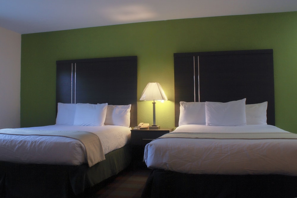 Suite, 2 Queen Beds, Mountain View photo 1