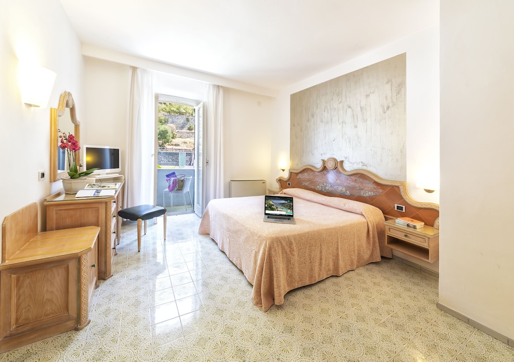 Classic Double or Twin Room